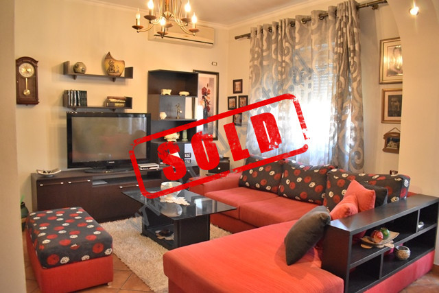 Apartament 3+1 ne shitje ne rrugen Musa Agolli shume prane rruges Ferit Xhajko ne Tirane.
Poziciono